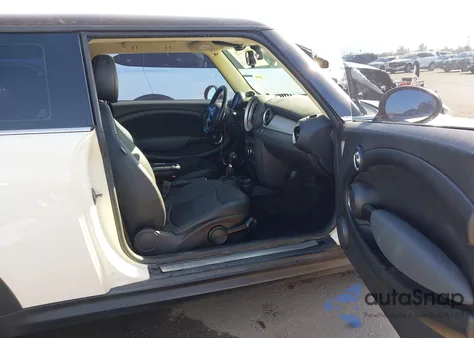 2011 Mini Cooper из США, поврежденный, VIN WMWSU3C58BT096366